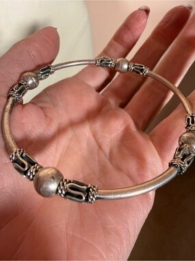 Vintage solid sterling silver southwestern Bali Bangle bracelet